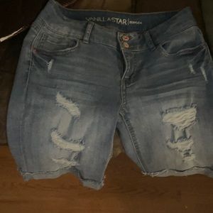 Vanilla star Bermuda shorts